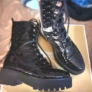 Michael kors print size 7 1/2 black Leather